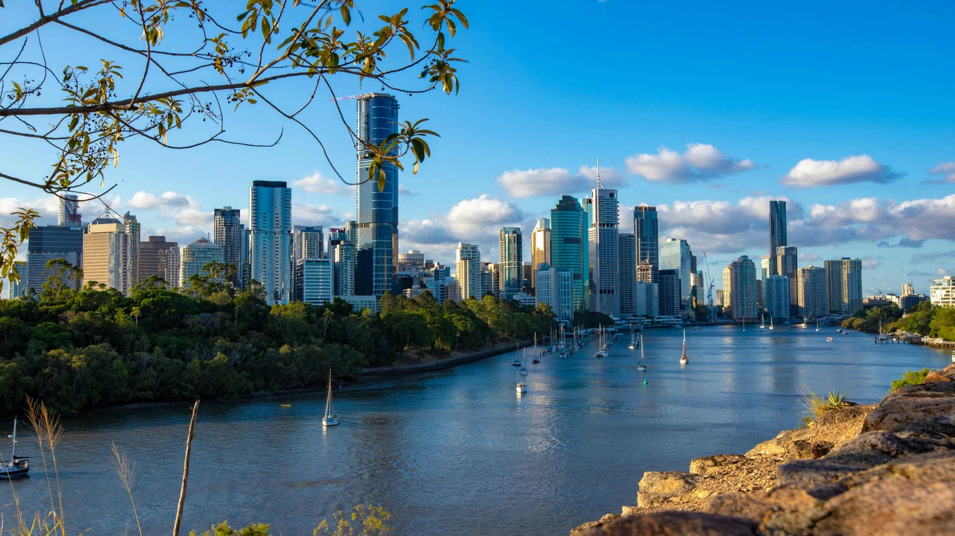 kobi education-kota terbaik di australia-gambar kota brisbane yang sedang cerah