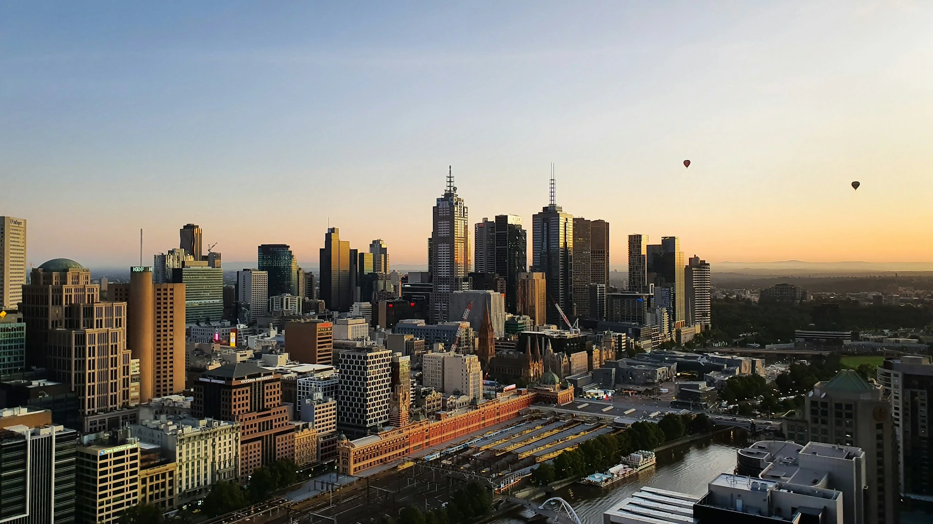 kobi education-kota terbaik di australia-gambar kota melbourne yang sedang cerah
