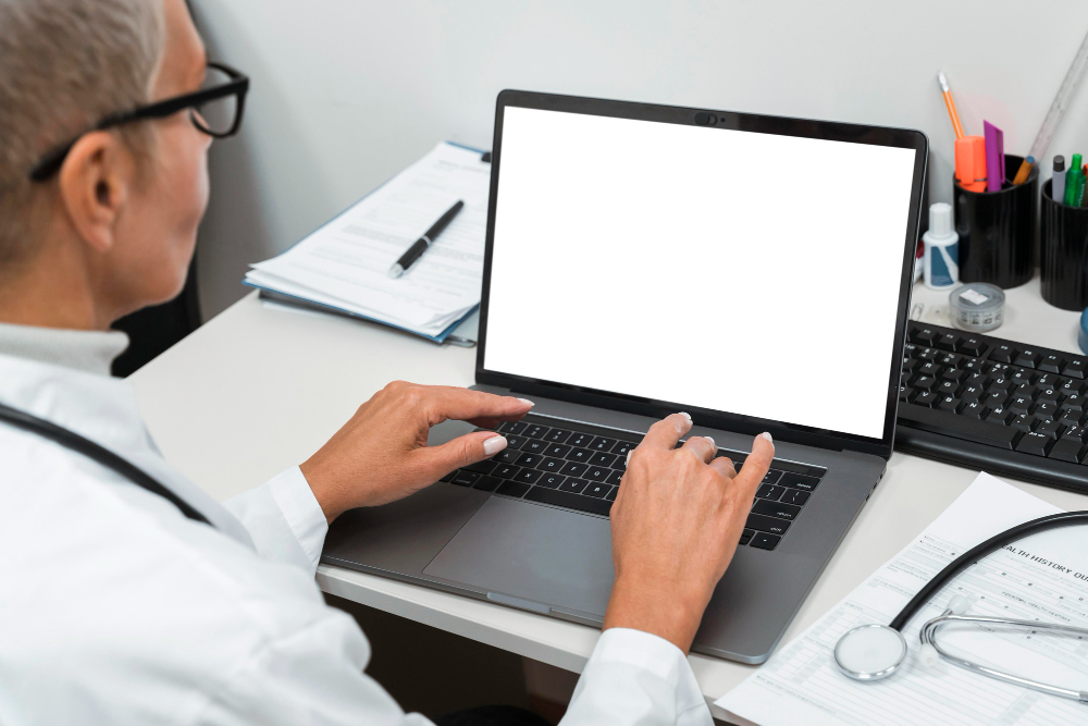 kobi education-research plan beasiswa mext-gambar doktor sedang menggunakan laptop