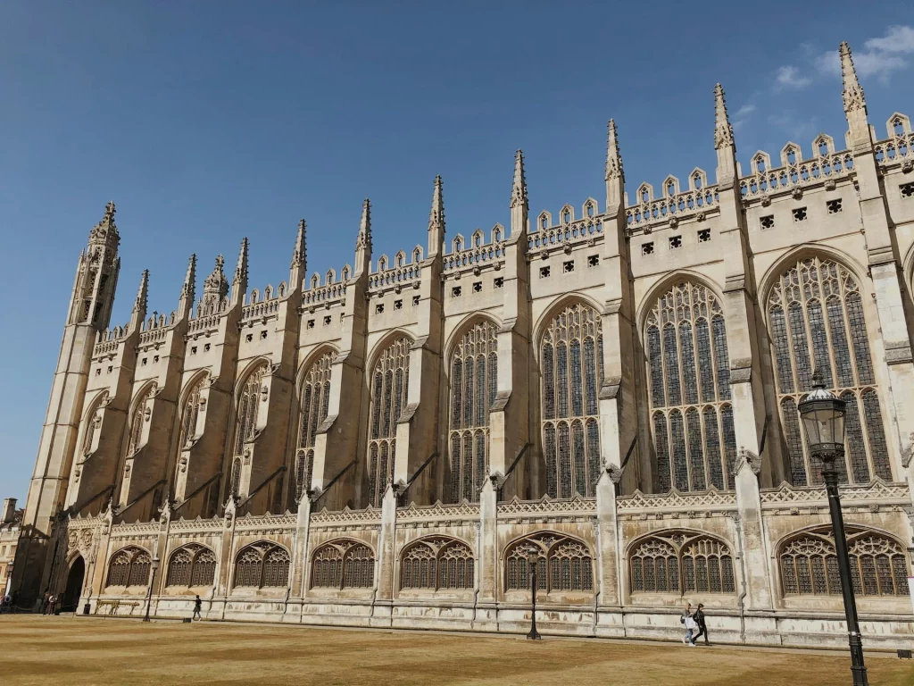 kobi education-universitas cambridge-gambar kings college chapel