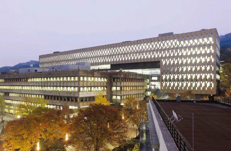 kobi education-universitas korea selatan terbaik-gambar tempat kuliah seoul national university