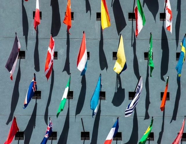 kobi education-negara paling pintar di dunia-gambar beberapa bendera dari berbagai negara di dunia