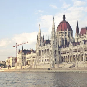 kobi education-beasiswa hungaria-gambar bangunan pemerintah di hungary