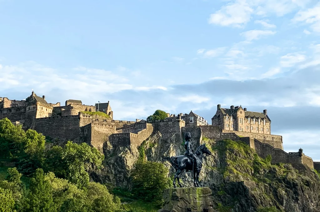 kobi education-kota pelajar di inggris-gambar kota edinburgh di inggris