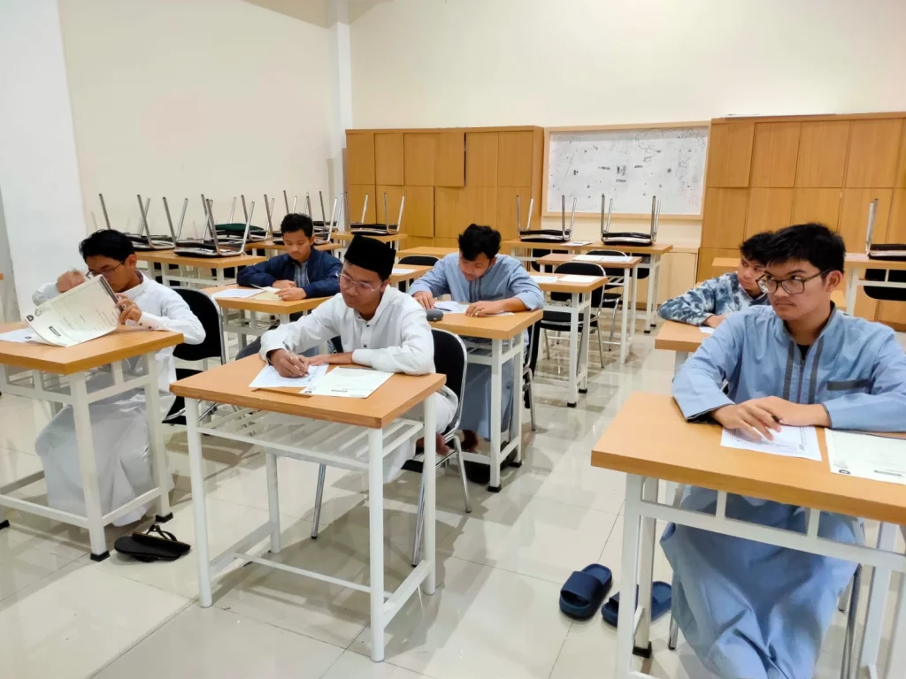 kobi education-persiapan ielts-gambar siswa sma ma'had sedang belajar