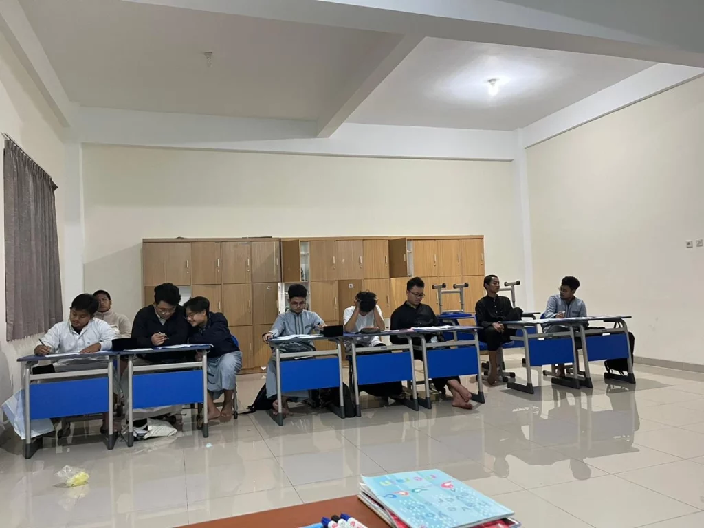 kobi education-persiapan ielts-gambar siswa sma ma'had sedang mengerjakan ujian ielts