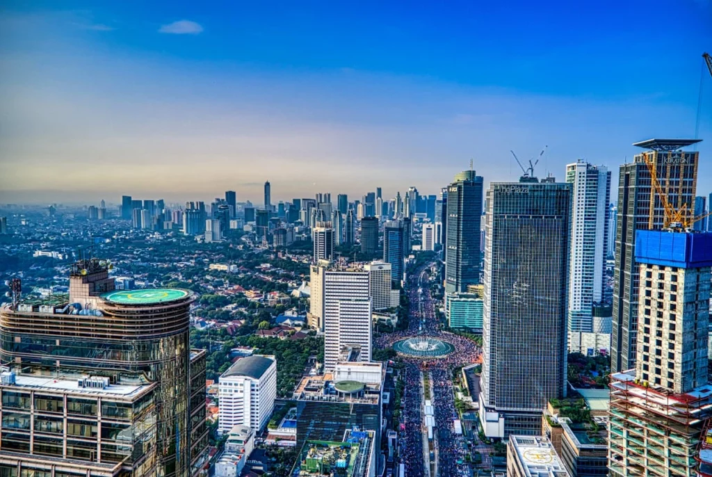 kobi education-les ielts jakarta-gambar pemandangan kota jakarta dari kejauhan