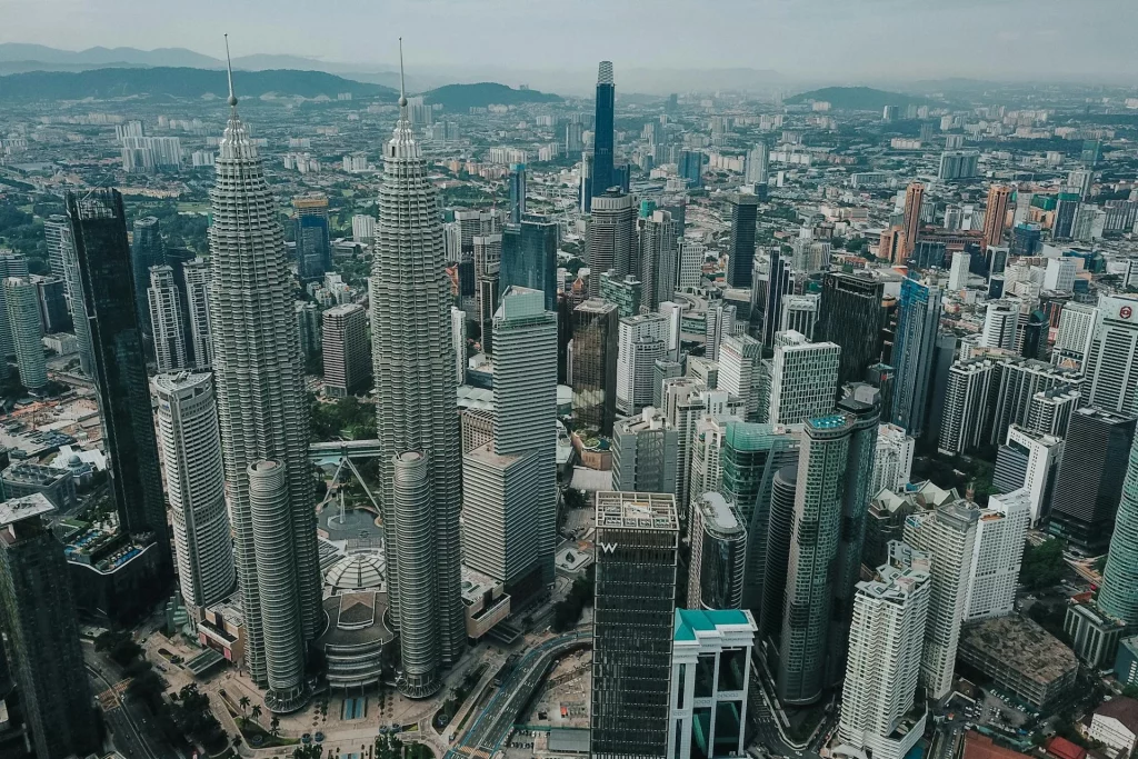 kobi education-universitas asia-gambar suasana negara malaysia di siang hari