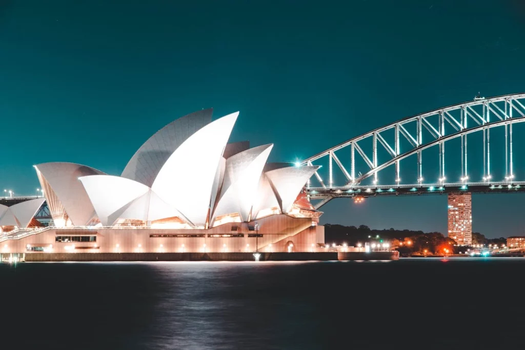 kobi education-beasiswa australia for asean-gambar opera house di sydney pada malam menuju pagi hari