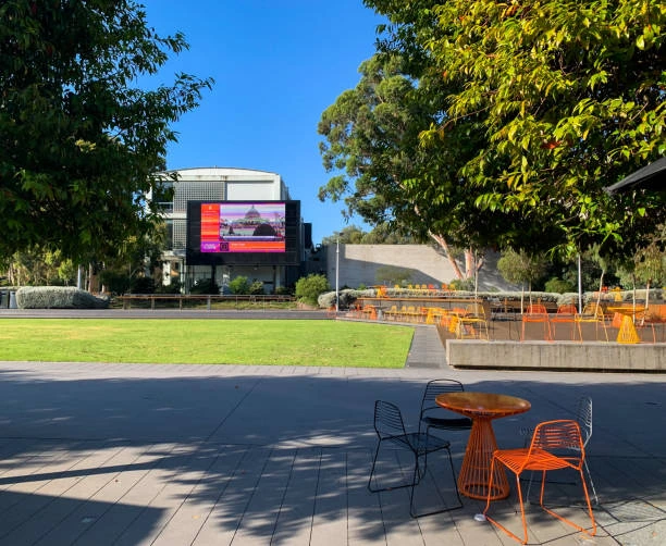 kobi education-universitas terbaik di australia-gambar pemandangan monash university untuk universitas terbaik di psikologi dan hukum s2