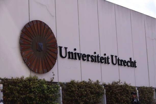 kobi education-universitas terbaik di belanda-gambar tampilan universitas utrecht di waktu siang