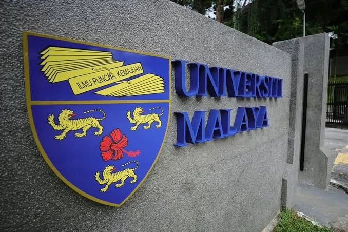 kobi education-beasiswa universiti malaya bright-gambar logo malaya bright dari sisi depan kampus
