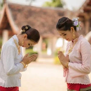 kobi education-adaptasi budaya ketika kuliah luar negeri-gambar tampilan perilaku seseorang yang menghargai kebudayaan dengan orang lain