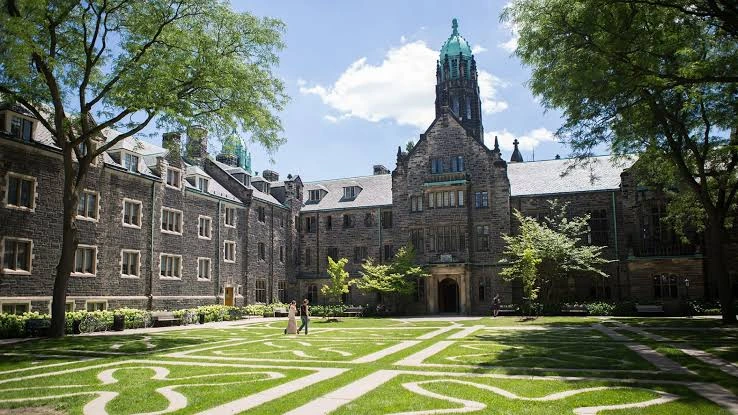 kobi education-perbedaan university dan college buat s1 di amerika-gambar universitas toronto buat artikel perbedaan college dan universitas di kanada