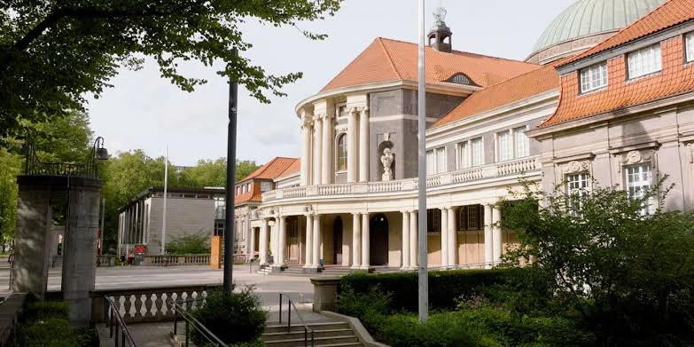 kobi education-universitas jerman terbaik-gambar kampus hamburg