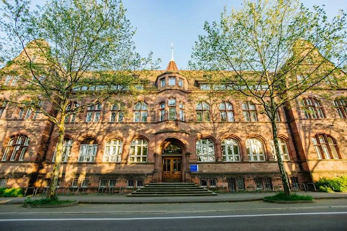 kobi education-universitas jerman terbaik-gambar kampus freiburg