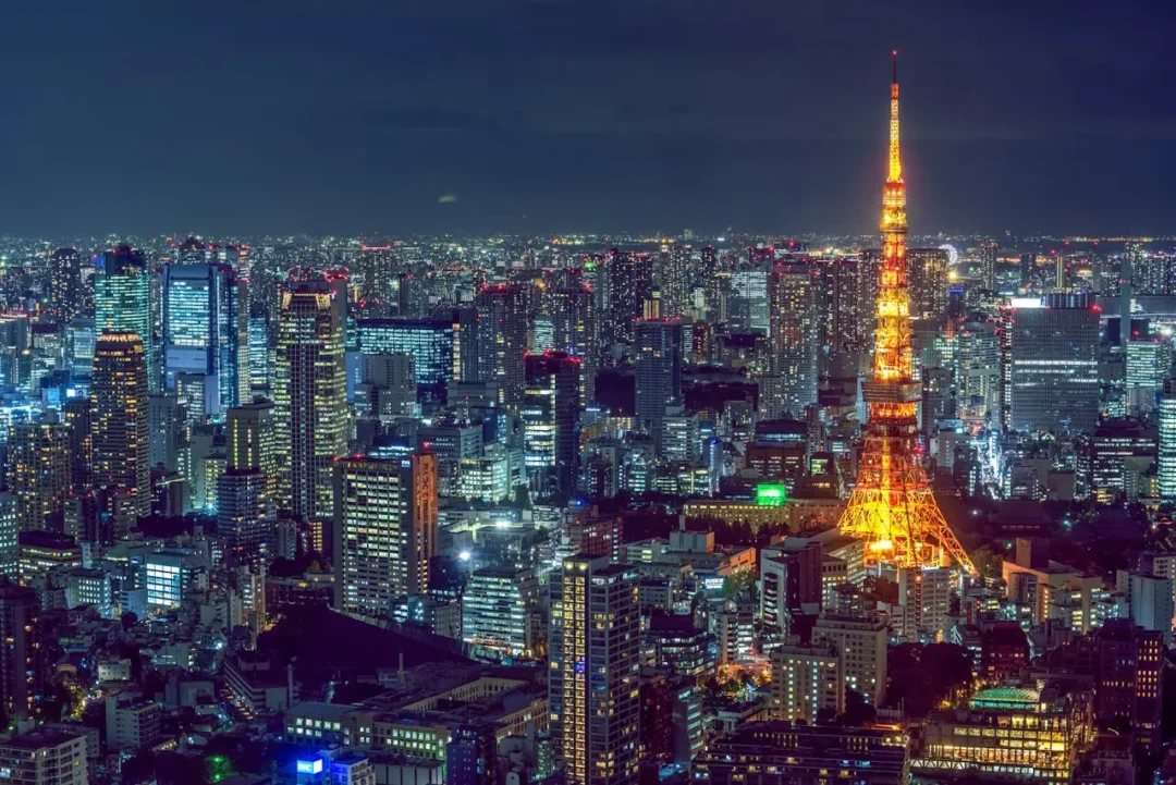 kobi education-biaya hidup mahasiswa di tokyo per bulan-gambar kota tokyo di tengah malam