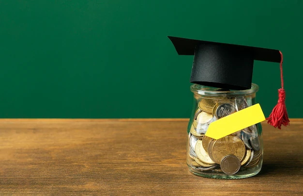 kobi education-beasiswa parsial turki-gambar kumpulan koin di dalam suatu gelas kecil yang dimana menggunakan topi toga