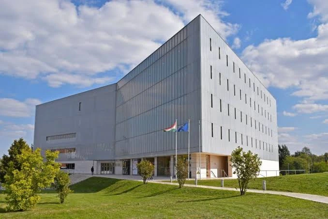 kobi education-tips memilih universitas buat beasiswa stipendium hungaricum-gambar universitas pecs