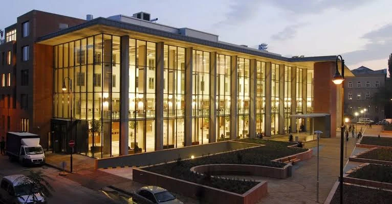 kobi education-tips memilih universitas buat beasiswa stipendium hungaricum-gambar universitas semmelweis