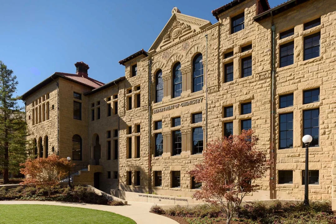 kobi education-kampus luar negeri dengan jurusan stem terbaik-gambar universitas stanford untuk artikel stem