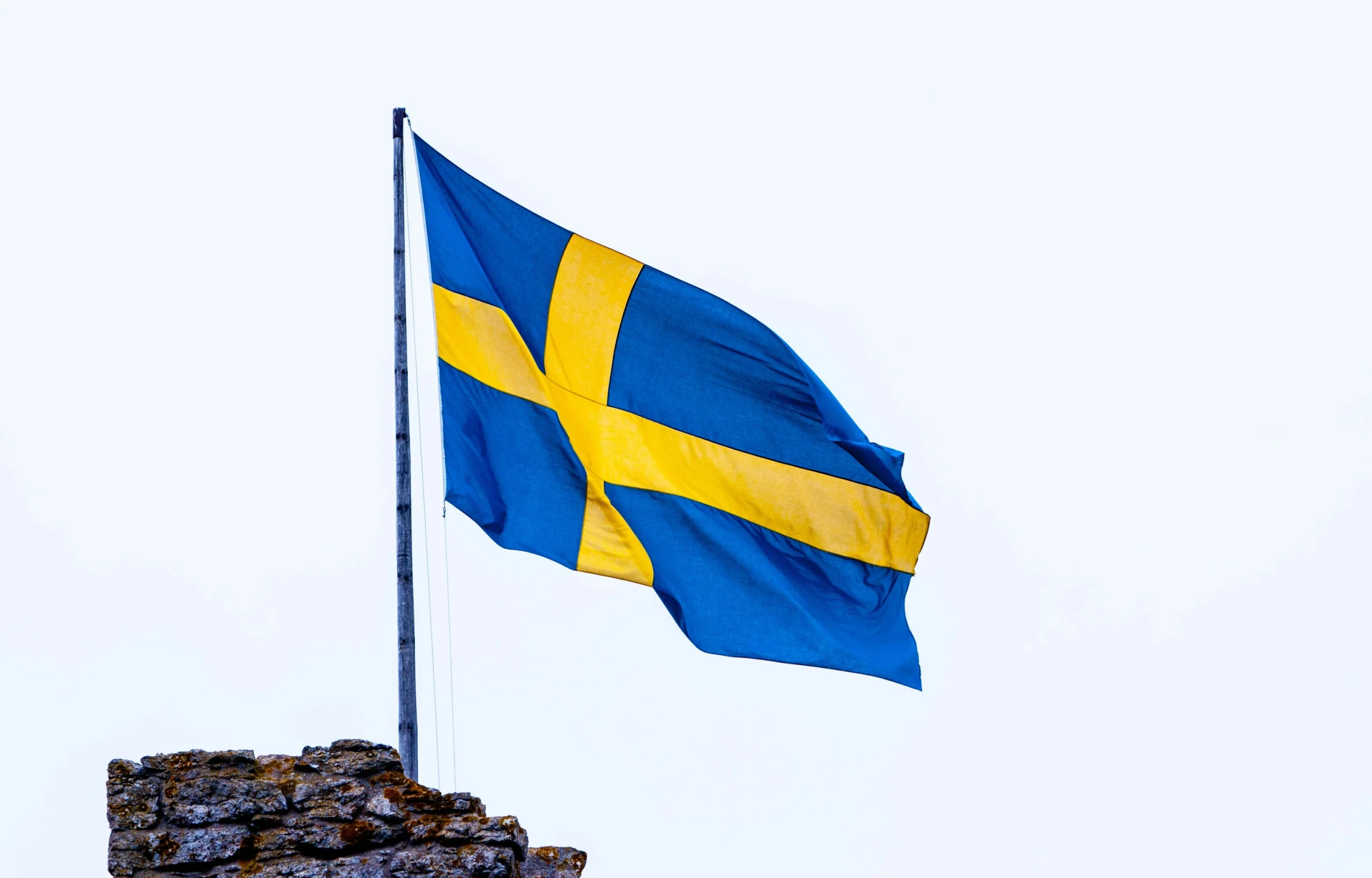 kobi education-universitas di swedia beserta jurusannya-gambar bendera swedia yang sedang berkibar dengan gagah