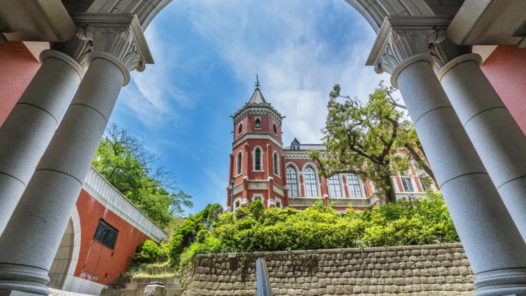 kobi education-universitas di jepang yang banyak mahasiswa Indonesia-gambar keio university buat artikel uni jepang yang banyak orang indonesia