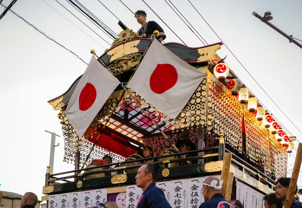 kobi education-universitas di jepang yang banyak mahasiswa Indonesia-gambar pemandangan warga jepang yang sedang melakukan tradisi tertentu