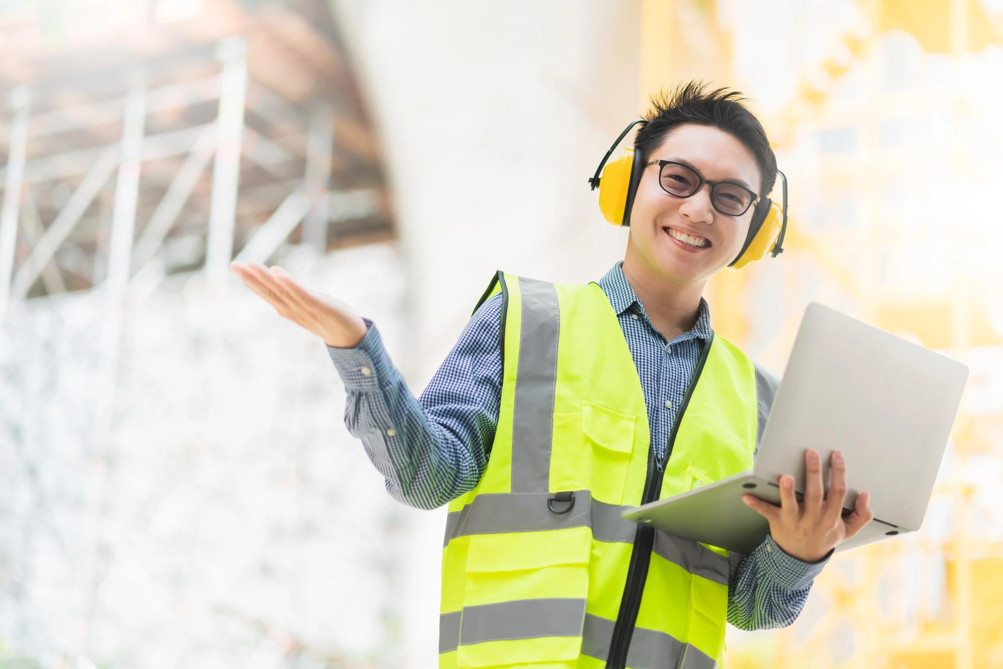 kobi education-rekomendasi universitas s1 untuk civil engineering di china-gambar salah satu pekerja teknik sipil di cina