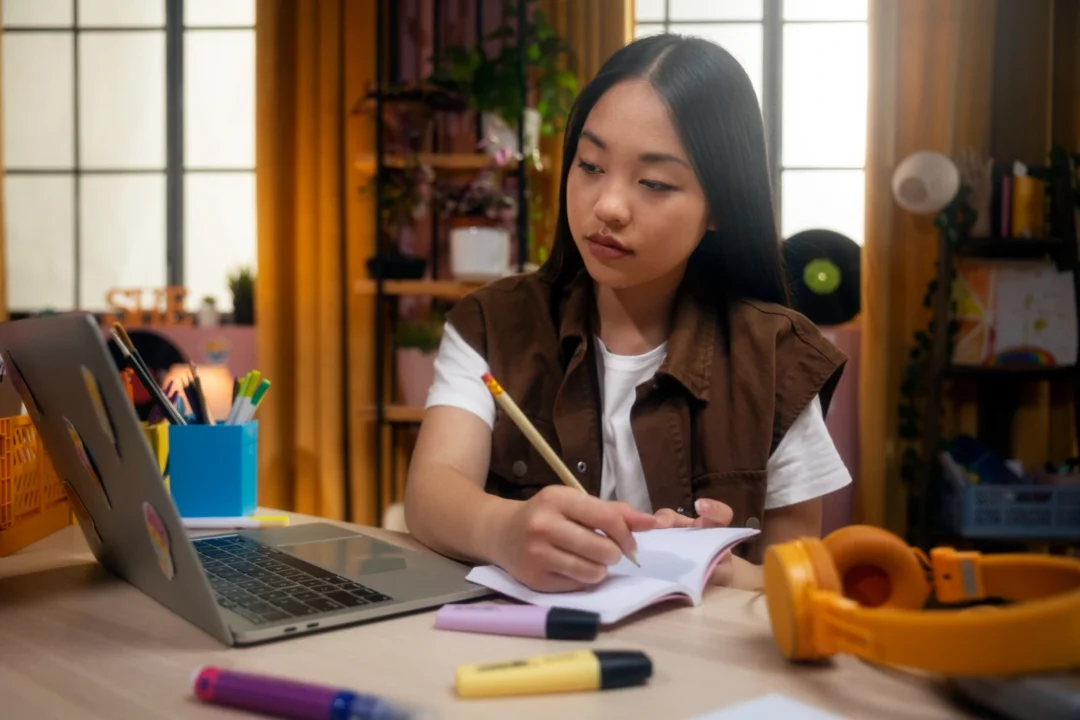 kobi education-syarat skor sat untuk berbagai universitas ternama di dunia-gambar pelajar yang sedang belajar untuk persiapan sat dengan serius