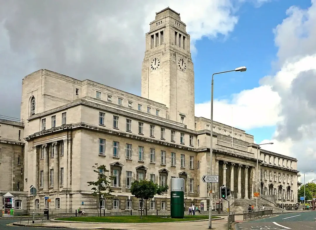 kobi education-info lengkap universitas leeds-gambar tampilan depan universitas leeds